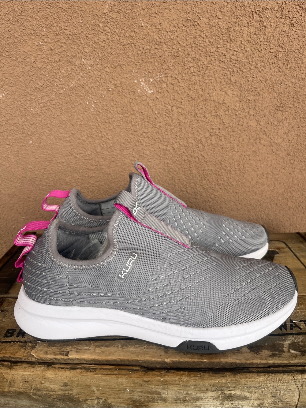 Kuru Atom slip on